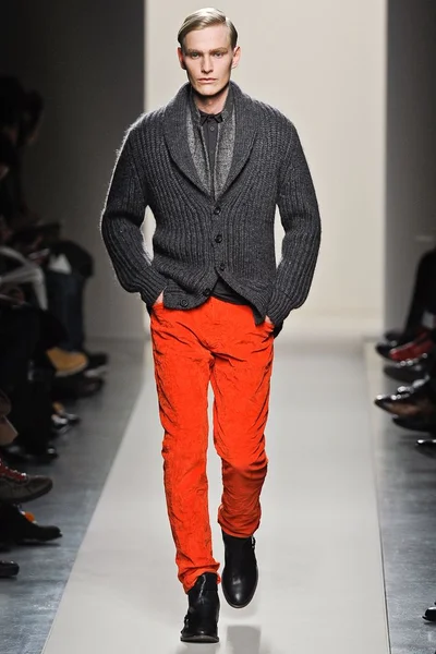 Look 10